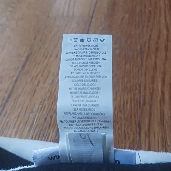 Reebok • Women's Black & White Color Block Logo Crew Sweatshirt, Medium - Picture 11 of 13